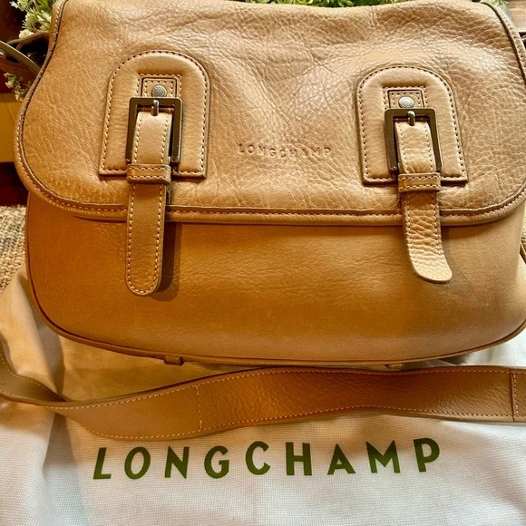 LongChamp Leather Tan messenger/ crossbody Bag - Picture 2 of 13